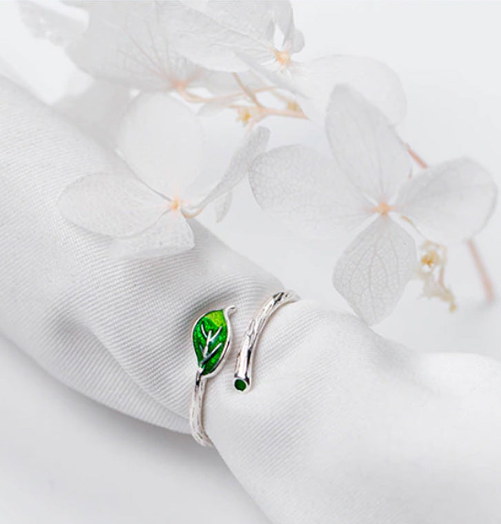 green leaf adjustable ring